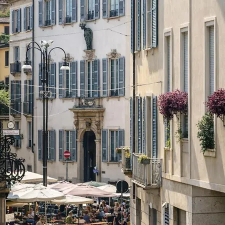 Casa - Piazza Sant'alessandro 3 * Milan